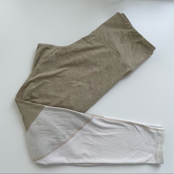 Old Navy High-Waisted Elevate 7/8-Length Color-Block Leggings in Mocha Taffy - Picture 3 of 11